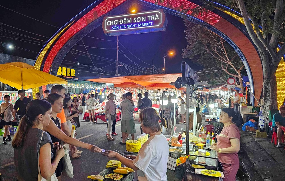 Chợ đêm Sơn Trà nổi tiếng về ăn đêm Đà Nẵng