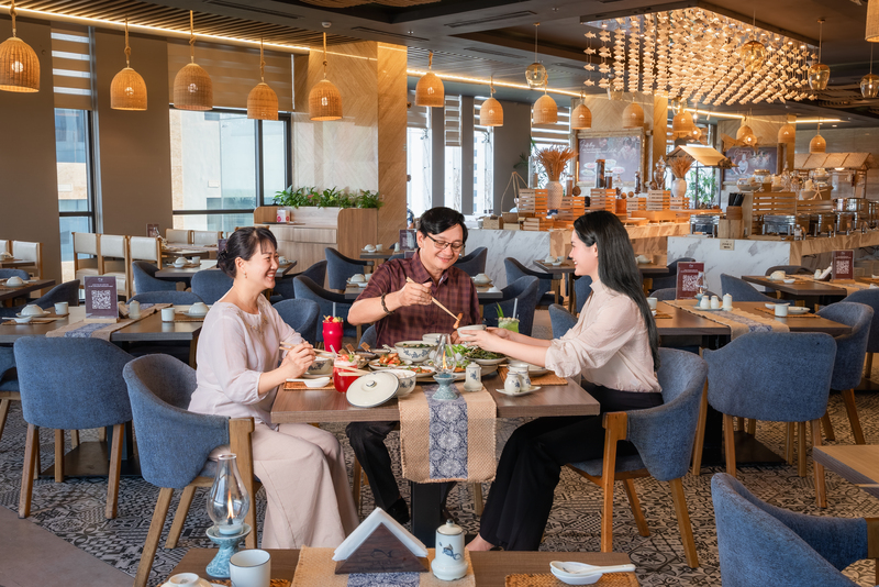 Guests enjoying best food in Danang